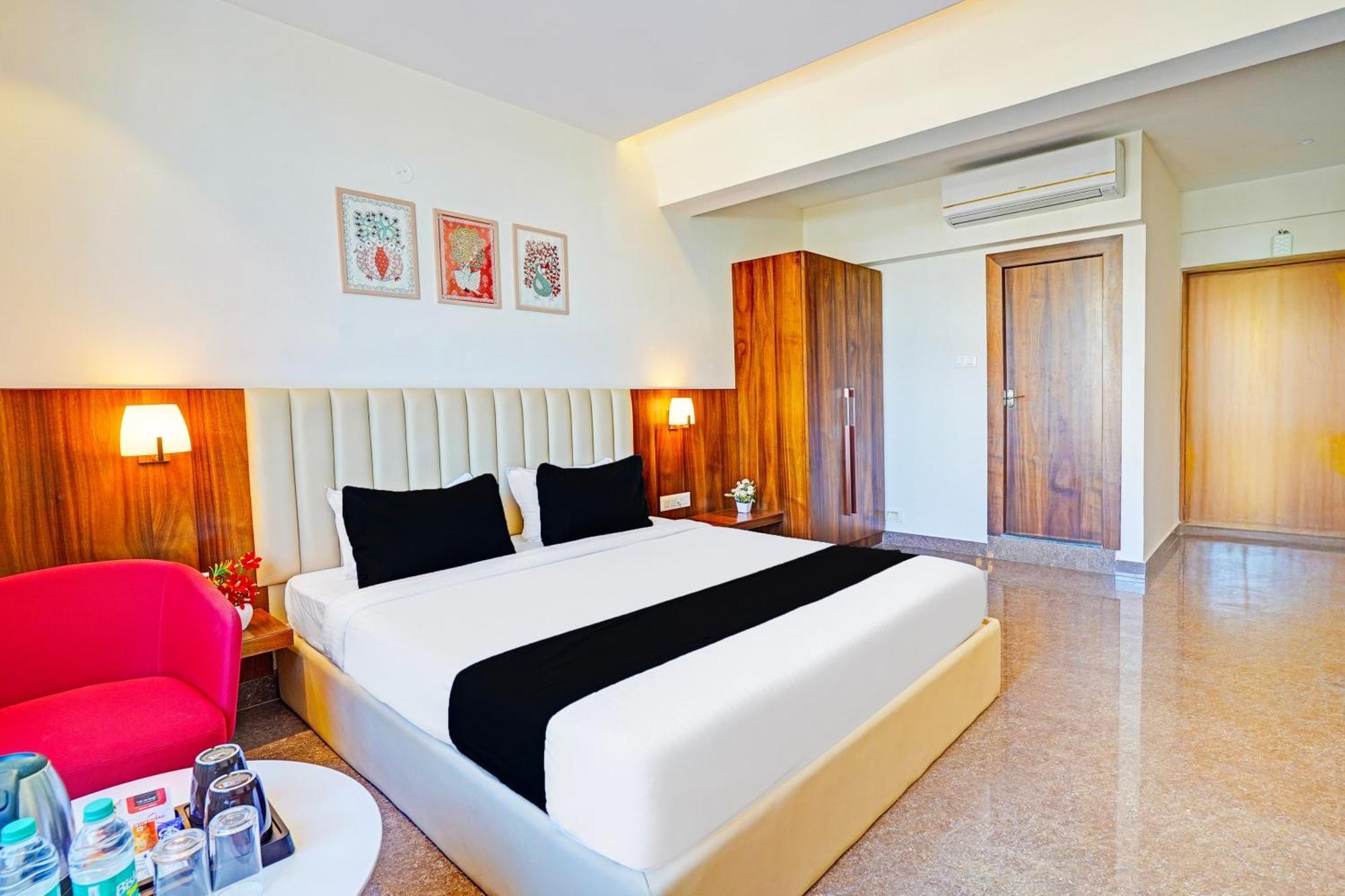 Super Townhouse Oak Electronic City Formerly Hotel Trubell Kammasandra Экстерьер фото
